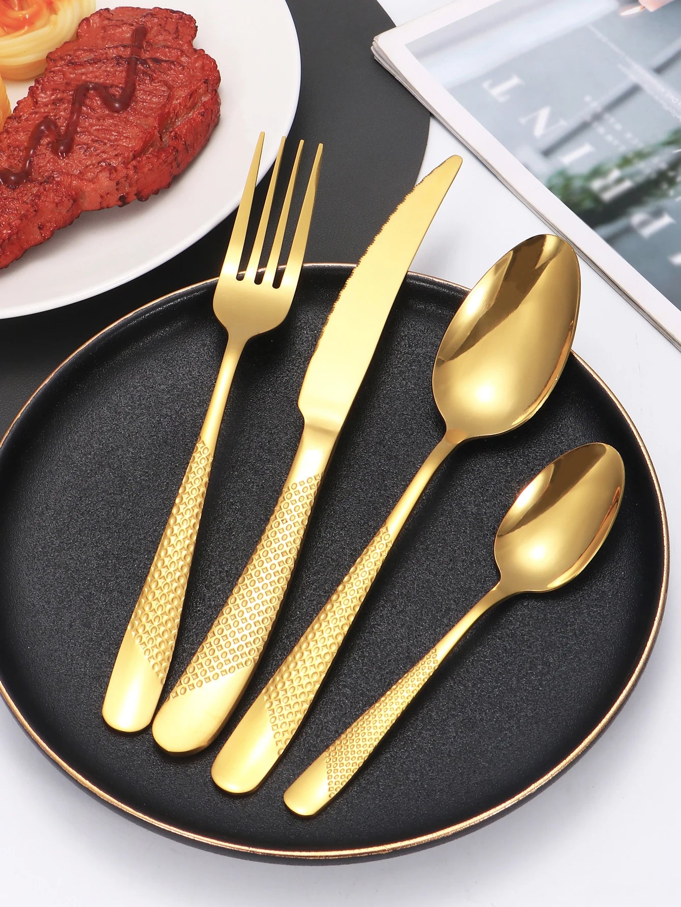 24-Piece Stainless Steel Cutlery Set with Coloured Accent Handles – Modern Knife, Fork & Spoon Flatware for Dining