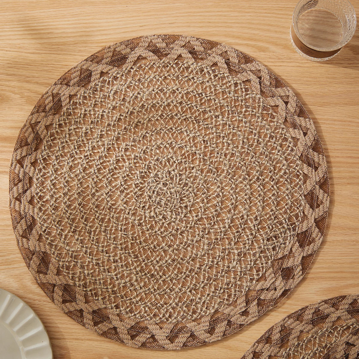 Woven Round Jute Placemats – 4/6 Set Of Rustic Natural Table Mats for Dining and Kitchen Decor