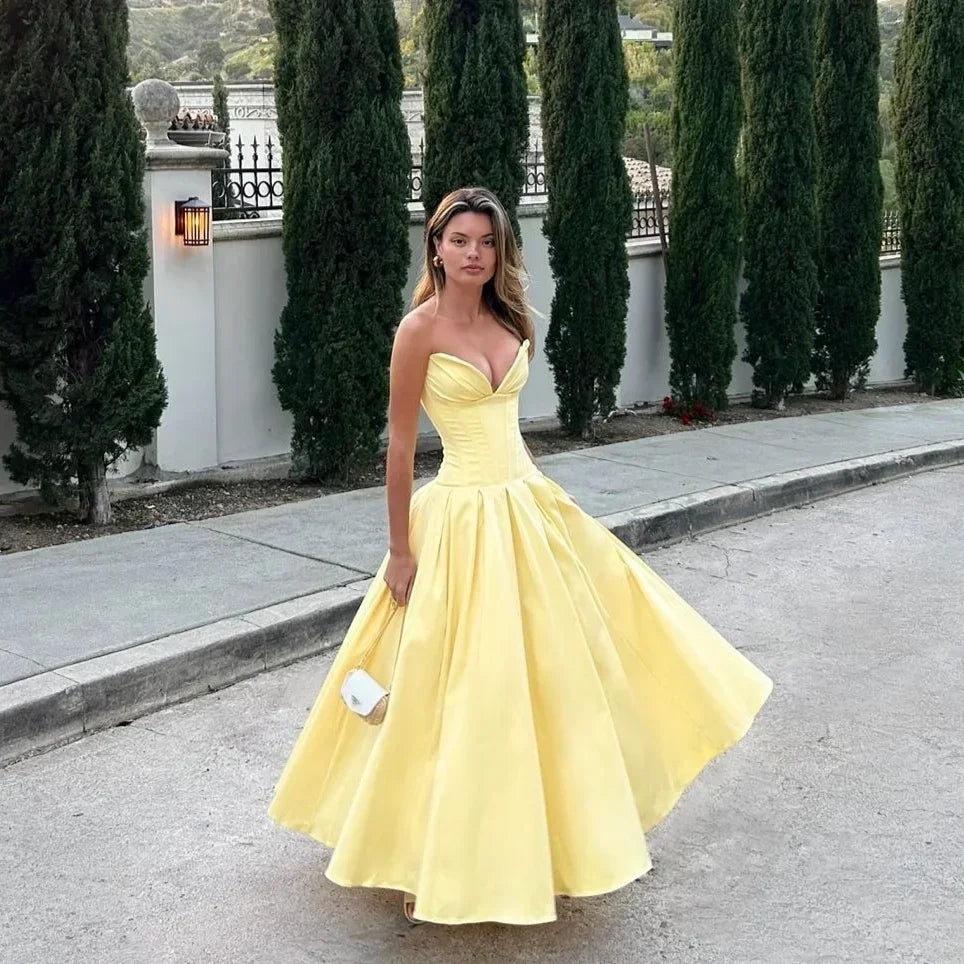 Gorgeous Strapless Sweetheart Neckline Dress with Corset Midi Dress