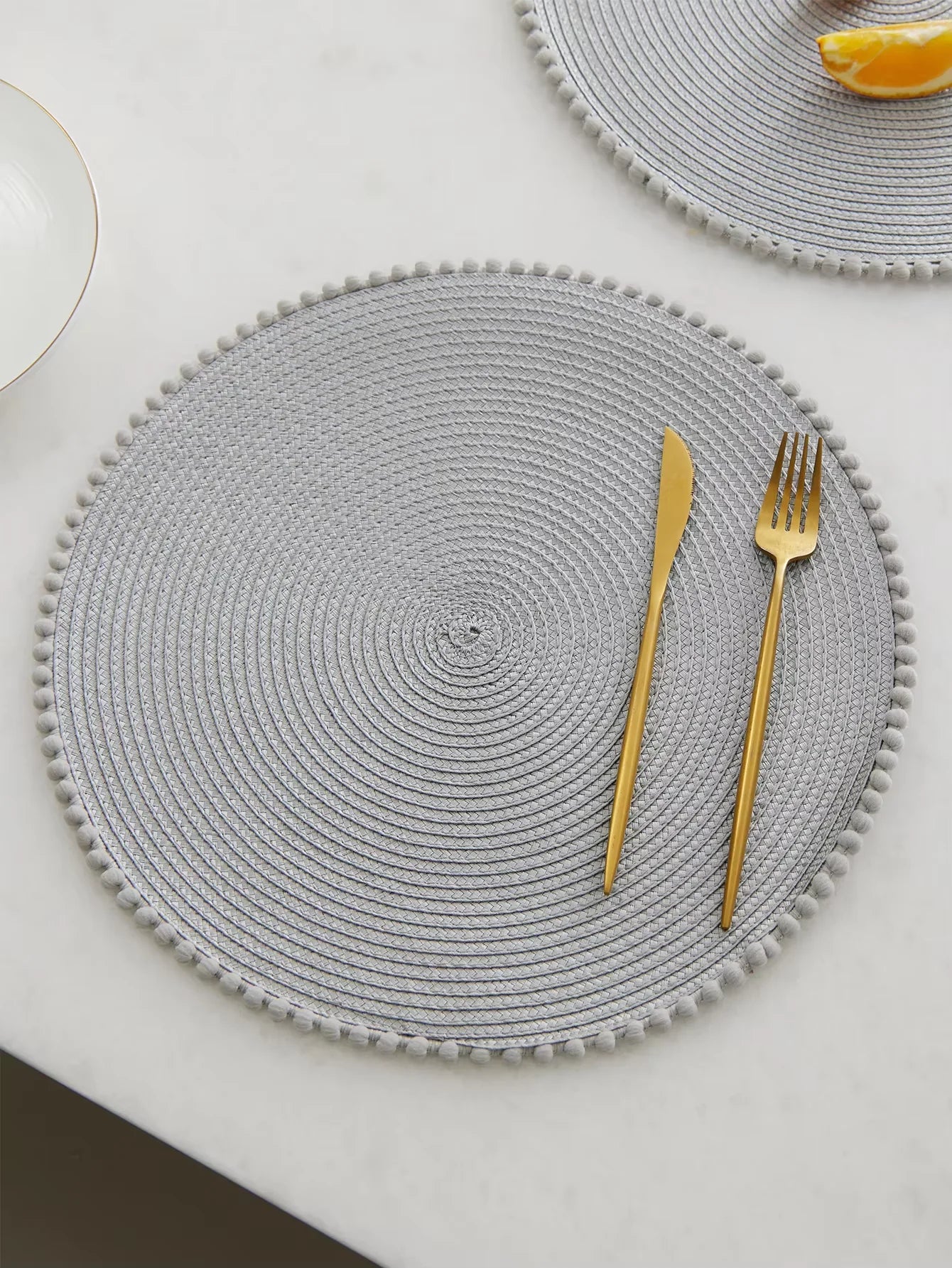 Round Beaded Edge Dining Placemats – Set of 4 Wipeable Heat-Resistant Table Mats for Indoor & Outdoor Use
