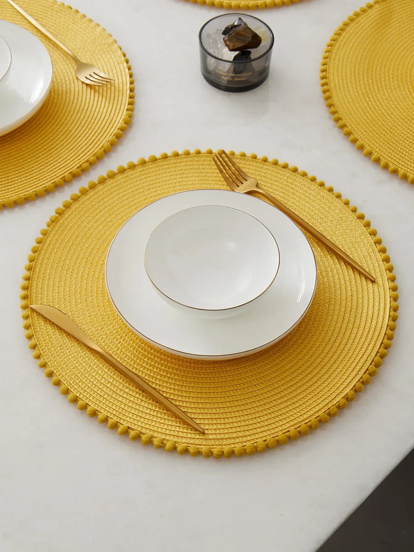 Round Beaded Edge Dining Placemats – Set of 4 Wipeable Heat-Resistant Table Mats for Indoor & Outdoor Use