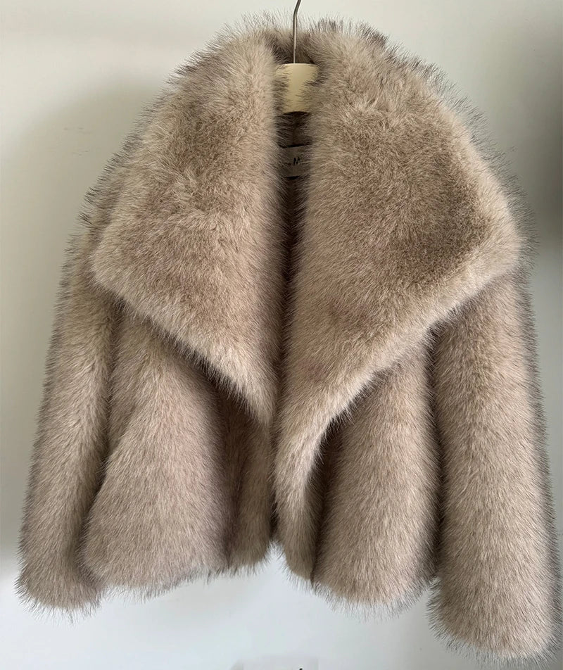 Lorvienne Oversized Faux Fur Coat – Women’s Short Plush Mongolian-Style Jacket with Wide Collar for Winter Party & Evening Outfits