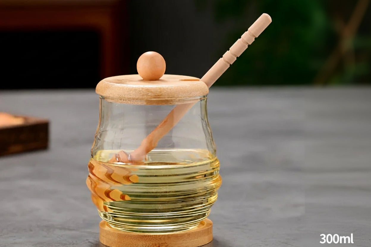 Ravello Glass Honey Jar with Wooden Lid and Dipper – 300ml /400ml/500ml Honey Pot Dispenser with Drizzle Stick for Kitchen Storage and Serving
