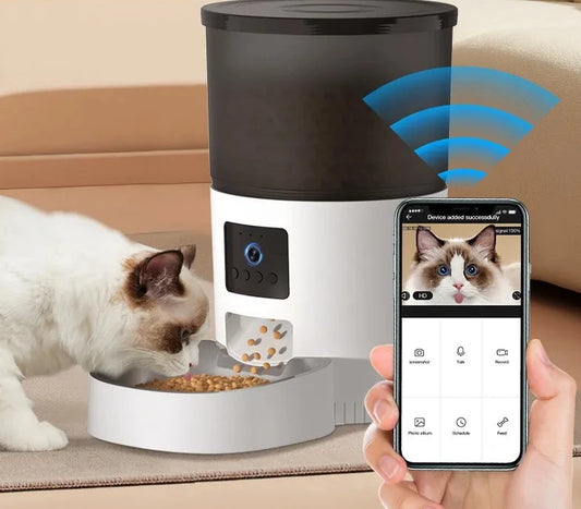 Automatic Pet Feeder With Camera