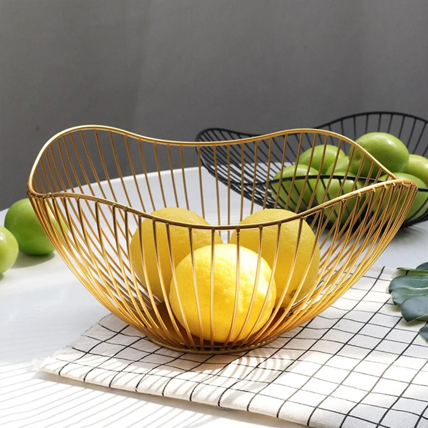 Black & Gold Metal Wire Fruit Basket – Modern Countertop Bowl for Kitchen & Dining Table