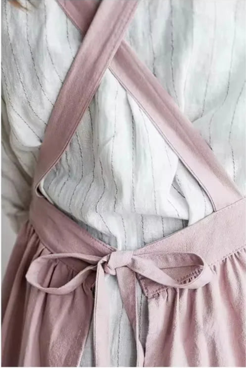 Classic Tie-Waist Apron Dress – Adjustable Kitchen & Baking Apron with Pockets