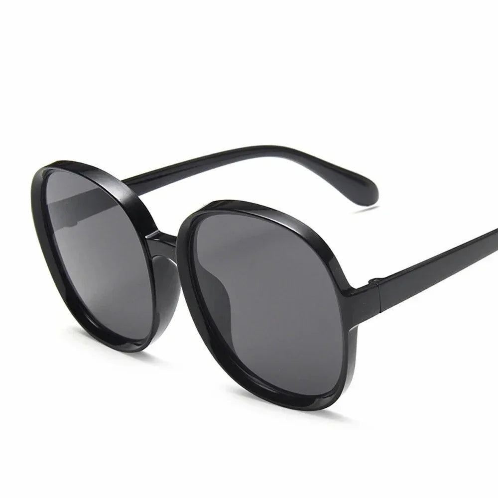 Amaya Oversized Round Sunglasses – Black UV Fashion Eyewear for Women