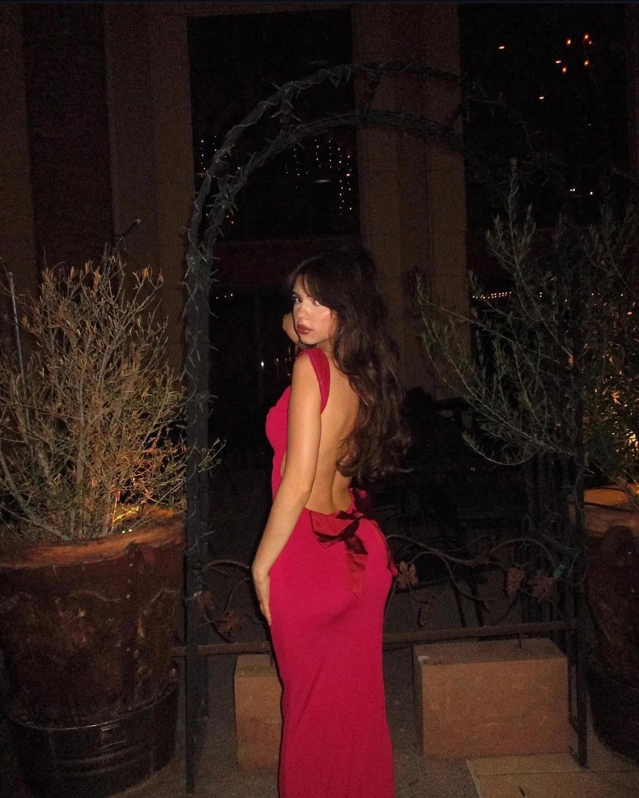 Maristela Backless Satin Bow Maxi Dress – Sleeveless Open Back Formal Gown in Red or Black
