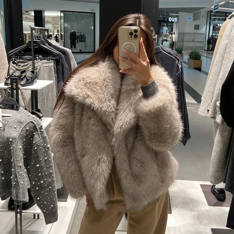 Lorvienne Oversized Faux Fur Coat – Women’s Short Plush Mongolian-Style Jacket with Wide Collar for Winter Party & Evening Outfits